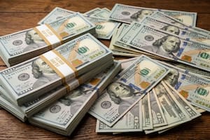 ¿A cuánto cotizan el dólar oficial y el blue este viernes 10 de julio?
