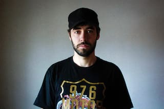 Es de Lanús, tiene 27 años y fue elegido por Pedro Almodóvar por uno de sus diseños