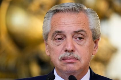 Además de impulsar una ley que provocó un fuerte deterioro de los ingresos jubilatorios, el expresidente Alberto Fernández decidió suspender en 2020 la vigencia de la fórmula de movilidad previa, para poder ajustar a la baja el valor de los haberes