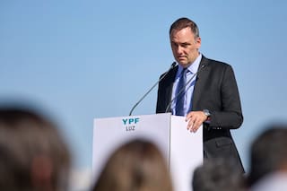 Renuncia de Adorni en YPF: cuál es el sueldo de un funcionario en el directorio de la petrolera
