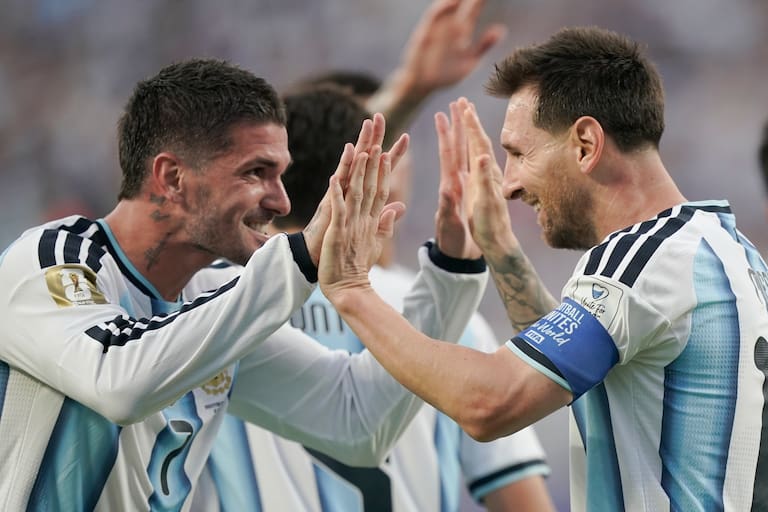 Argentina vs Argelia en el estadio Arrowhead de Kansas City
Rodrigo De Paul y Lionel Messi