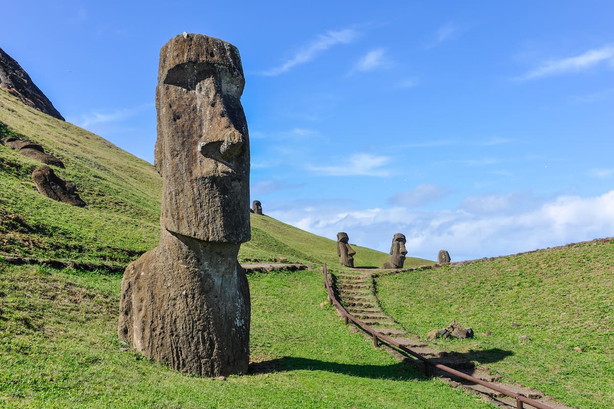 Arqueólogos habrían descubierto el origen de los moai