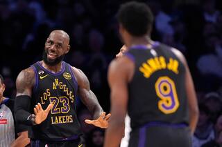 Bronny y LeBron James esperan jugar juntos en la postemporada con los Lakers