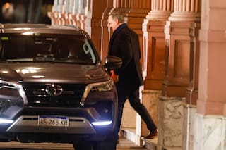 Adorni y sus primeras 72 horas sin poder: ostracismo, custodia y sin un nuevo destino