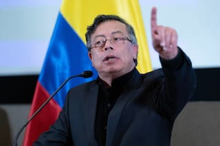 Colombia: Cepeda pide calma a seguidores y responde a De la Espriella