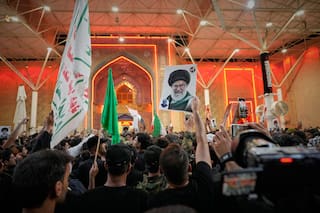 Comienzan las oraciones fúnebres por Khamenei en Irak tras la llegada de su cuerpo a ciudad santa