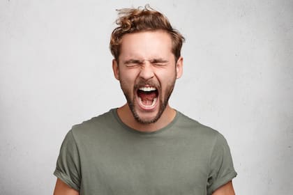 Cuando alguien evita sus emociones, a largo plazo experimentará una salud mental y física negativa