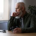 El motivo por el que algunas personas mayores se vuelven más silenciosas
