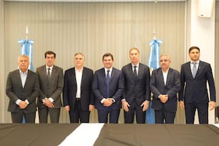 Las transferencias nacionales a las provincias se hunden y complican la negociación con los gobernadores