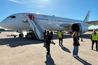 Cómo funciona el puente aéreo de la ONG de Enrique Piñeyro para llevar ayuda a Venezuela