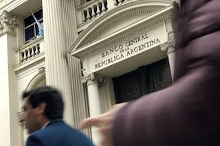 El dólar sigue en alza: a cuánto puede llegar sin la intervención del Gobierno, según la nueva banda cambiaria
