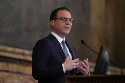 El gobernador de Pensilvania, Josh Shapiro, tiene una importante aprobación en las encuestas