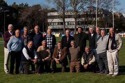El reencuentro en el SIC en 2015, reunidos por LA NACION a 50 años del nacimiento de los Pumas; Loyola es el segundo desde la izquierda