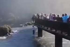 Apareció un nuevo video del hombre que intentó recuperar su celular en las Cataratas del Iguazú