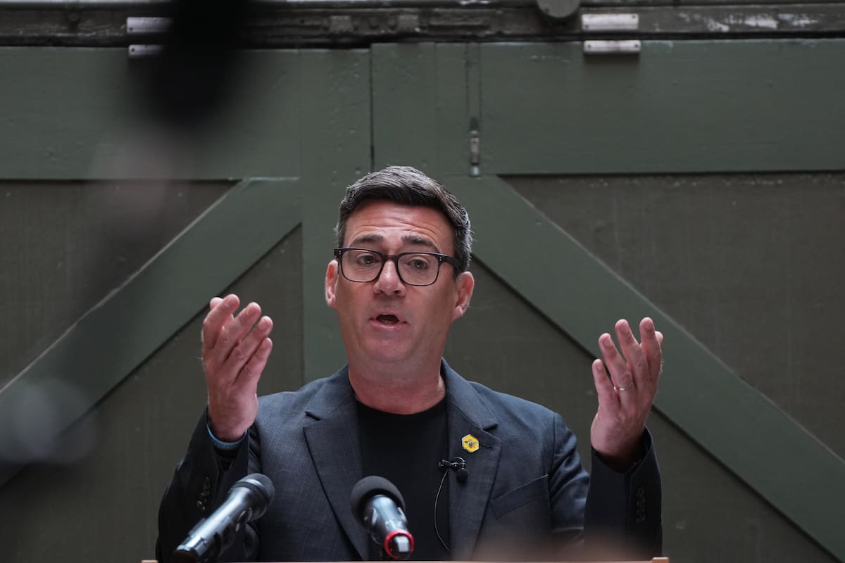 El laborista Andy Burnham pronuncia un discurso en el Museo de Historia del Pueblo en Manchester, Inglaterra (Archivo)