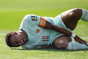 Golazo, asistencia... y salida tras pedir el cambio: el rato en el que Mbappé preocupó a Francia