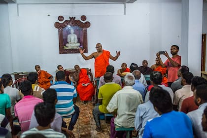 El monje budista Galagoda Aththe Gnanasara Thero en un templo en Gintota, en 2017