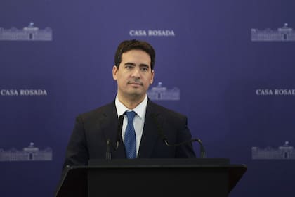 El nuevo vocero presidencial, Adrián Ravier, en su primera conferencia de prensa