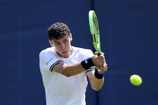 Juan Manuel Cerúndolo avanzó a los cuartos de final de Eastbourne, un torneo especial para su familia