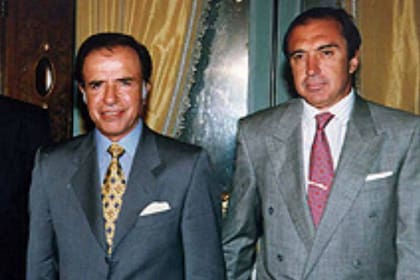 El presidente Carlos Menem designó a Hugo Porta como Embajador Extraordinario y Plenipotenciario de la Argentina en Sudáfrica en el año 1991