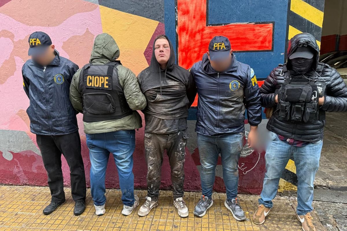 El sospechoso fue detenido por la Policía de Santa y la Policía Federal Argentina (PFA) a la salida de un boliche