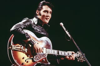 El inquietante video grabado durante un concierto de Elvis en los 70 que desató teorías sobre “viajeros en el tiempo”