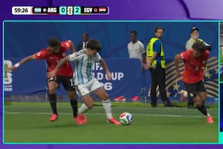 El gol de Egipto que anuló el árbitro francés tras el VAR por un pisotón a Lisandro Martínez