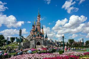 Disneyland California modifica una regla histórica sobre el cambio de parque