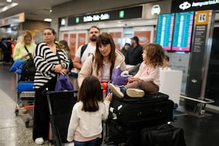 En una maniobra inesperada, Aerolíneas Argentinas se blindó de paros de su personal