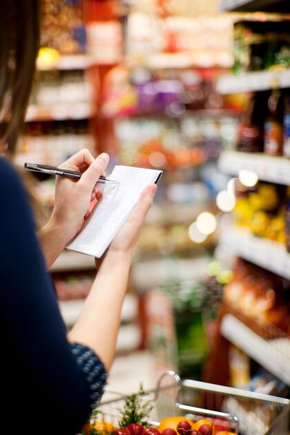 Escribir a mano activa procesos cognitivos diferentes a los del uso de dispositivos digitales (Foto: Freepik)