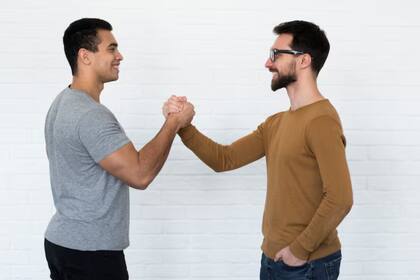 "Evolucionamos no para cooperar ni para competir, sino con la capacidad de ambas", remarca el autor