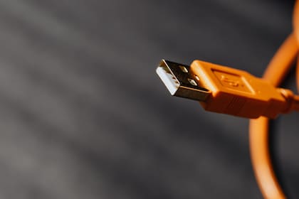 Existen diferentes colores de USB y eso significa una resistencia de carga diferente