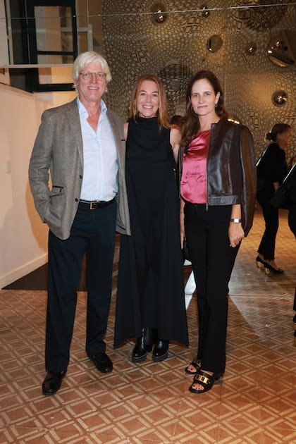 Freddy Green, Mariana Villafañe y Cecilia Sartorius dijeron presente en la
nueva casa de Barrakesh en Retiro y disfrutaron de la muestra
“Habitar la Máquina”, de la artista Mariana Villafañe.