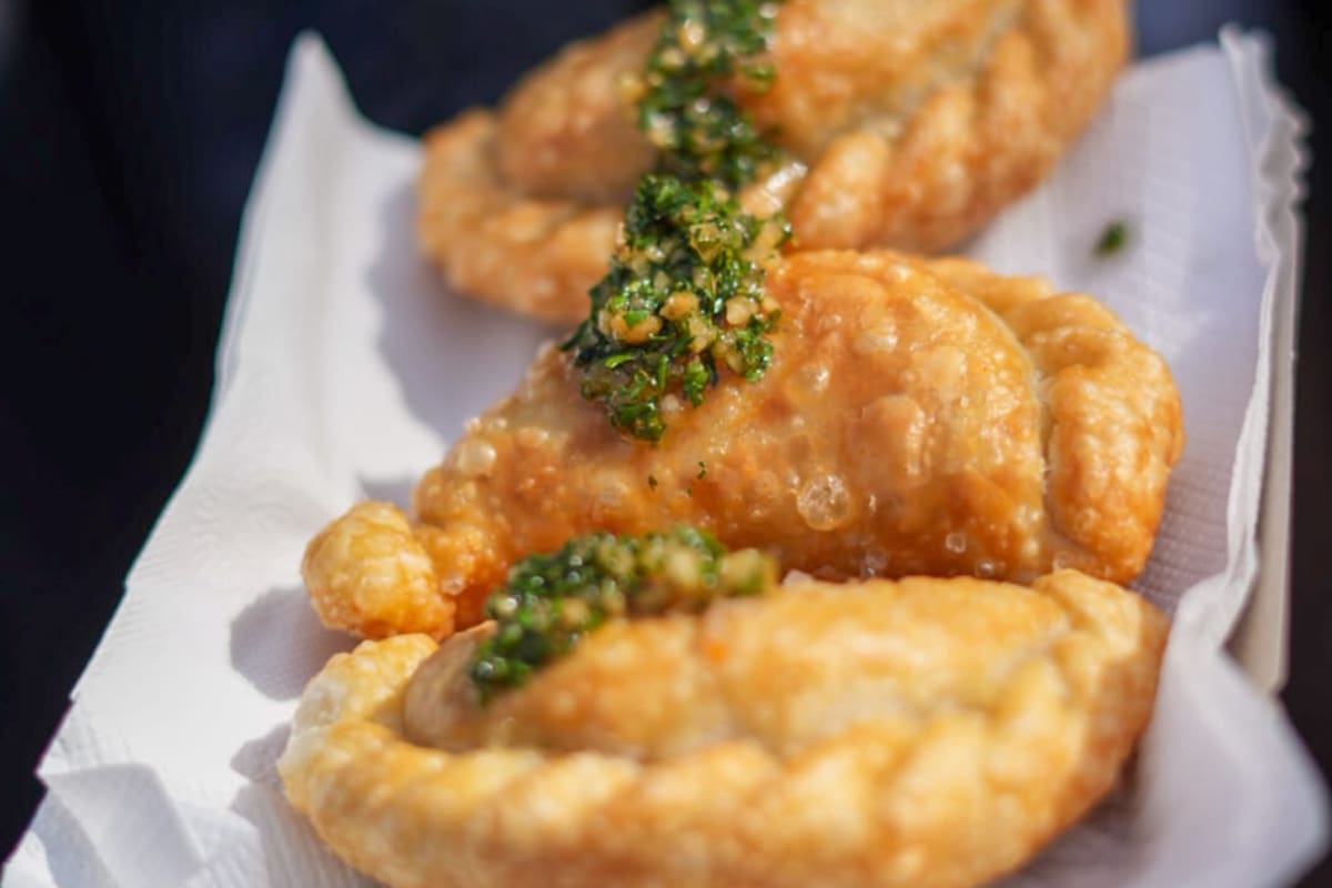 Habrá asados, locro, empanadas, platos de bodegón, picada criolla, guisos, humitas, tamales, dulces típicos y mercado de productores, en el marco de una nueva celebración patria