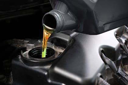 Hay que revisar el nivel del aceite y del líquido refrigerante del motor antes de emprender un viaje largo