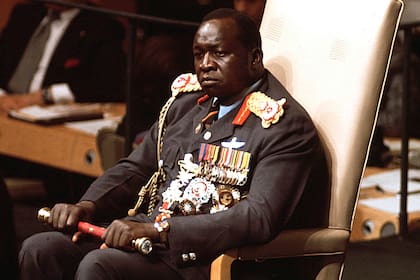 Idi Amin, dictador de Uganda, recibió a los secuestradores en Entebbe y se presentó como mediador durante la crisis