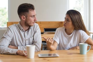 Qué dice la psicología de las personas que interrumpen cuando otros hablan