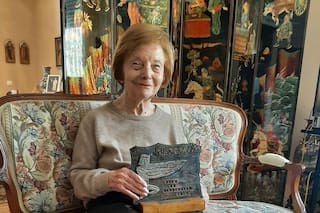 Reapareció Isabel Perón: le dieron un premio en España