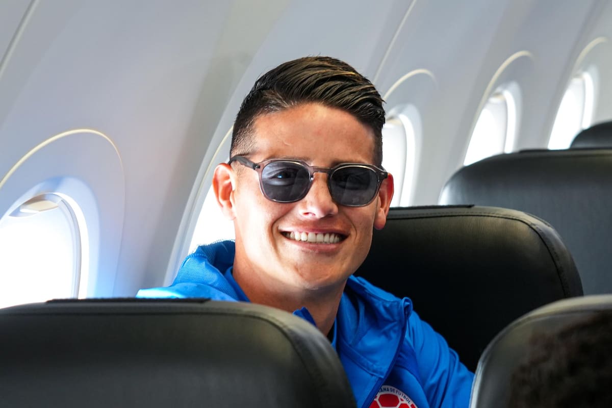 James Rodríguez viaja en avión a San Diego, California, donde tendrá su concentración para el Mundial la selección colombiana; quedó involucrado en una controversia con la hija del presidente de la nación, Gustavo Petro.