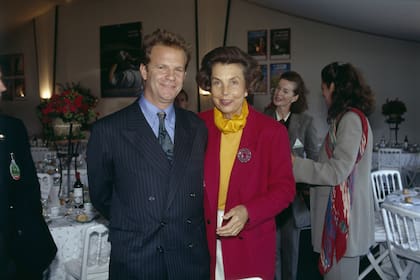 Junto al fotógrafo Jean-François Banier, de quien se enamoró platónicamente y a quien acusaron de aprovecharse de su estado de demencia
