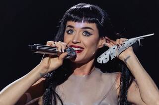 Katy Perry fue a cenar a una reconocida parrilla y repartió empanadas a sus fans