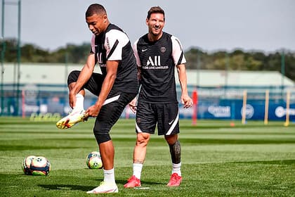 Kylian Mbappé, un compañero ideal como para que este Messi más "playmaker" lo habilitarlo con pases al vacío.