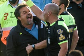 Caruso Lombardi. Se fue de Belgrano por su enfrentamiento con Chiqui Tapia
