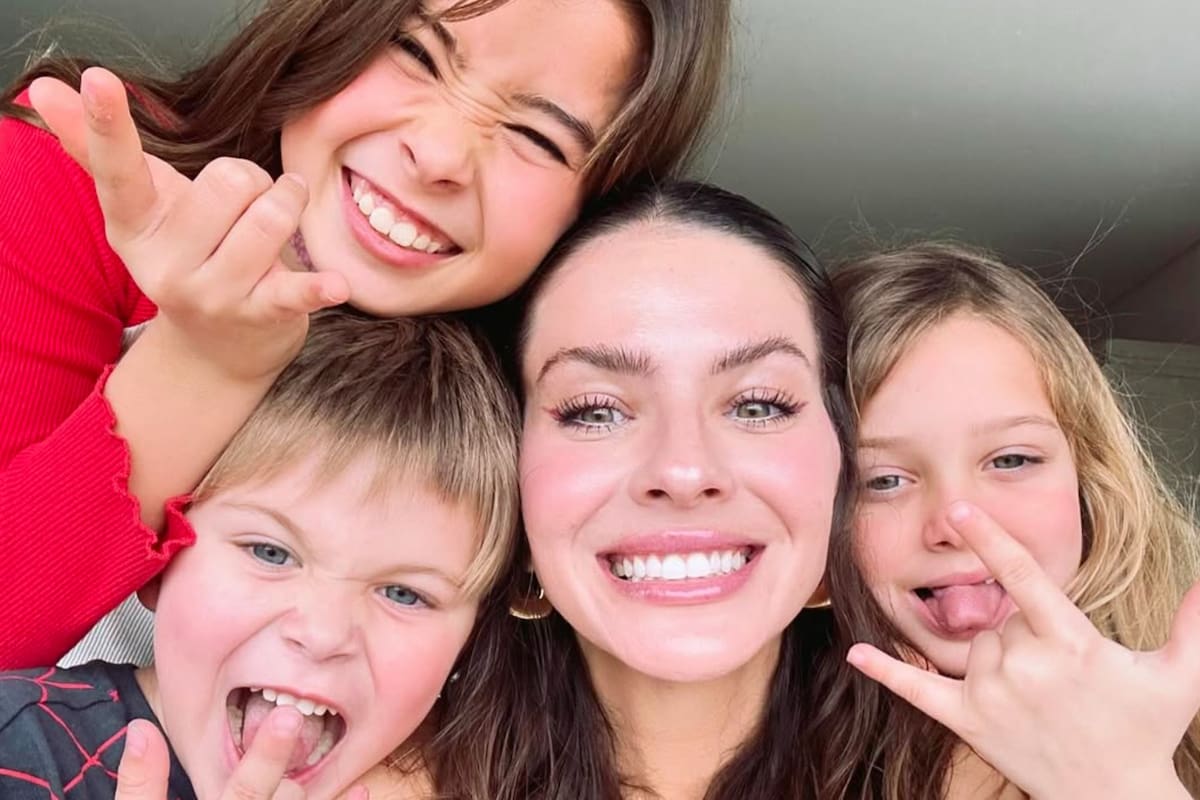 La China Suárez junto a Rufina Cabré y Amancio y Magnolia Vicuña (Foto: Instagram/@sangrejaponesa)
