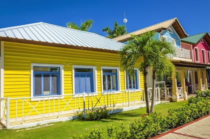 La compra de una vivienda en países como Antigua o Santa Lucía puede habilitar la obtención de un pasaporte con amplia libertad de circulación internacional