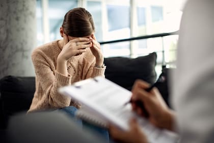 La evidencia clínica señala que el acompañamiento psicoterapéutico y la posibilidad de procesar lo vivido en un contexto de seguridad es central en estos proceso