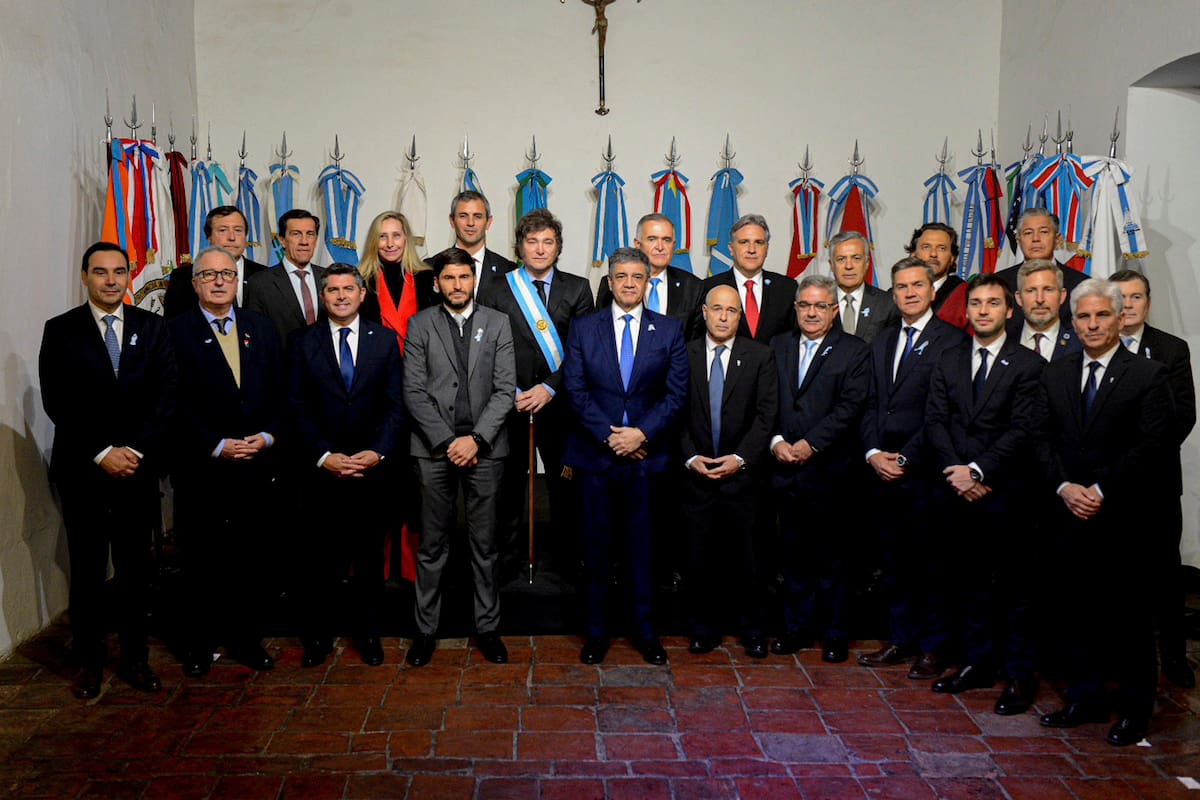 La foto oficial de la firma del Pacto de Mayo, el 9 de julio de 2024, con Milei y 18 de los 24 gobernadores