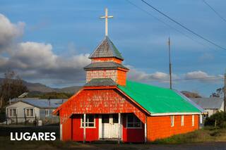 Secretos de la isla grande, sus iglesias de madera y deliciosos mariscos