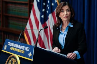 Hochul lanza una revisión histórica de leyes y regulaciones