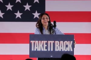 La propuesta de Hinojosa que desafía a Abbott en Texas